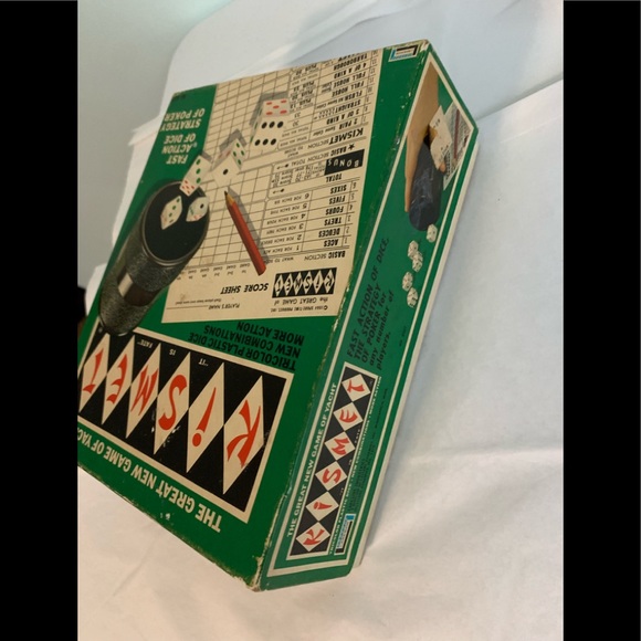 Vintage Kismet Game (Yahtzee) with extra score sheets - Picture 4 of 10